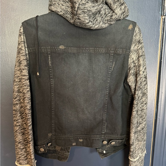 Free People denim jacket with fleece hood and sleeves Size Medium - Picture 4 of 7